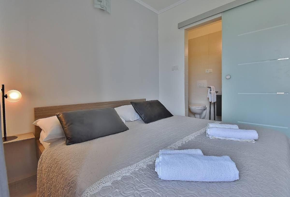 Apartments Ruzica Banjol Zewnętrze zdjęcie